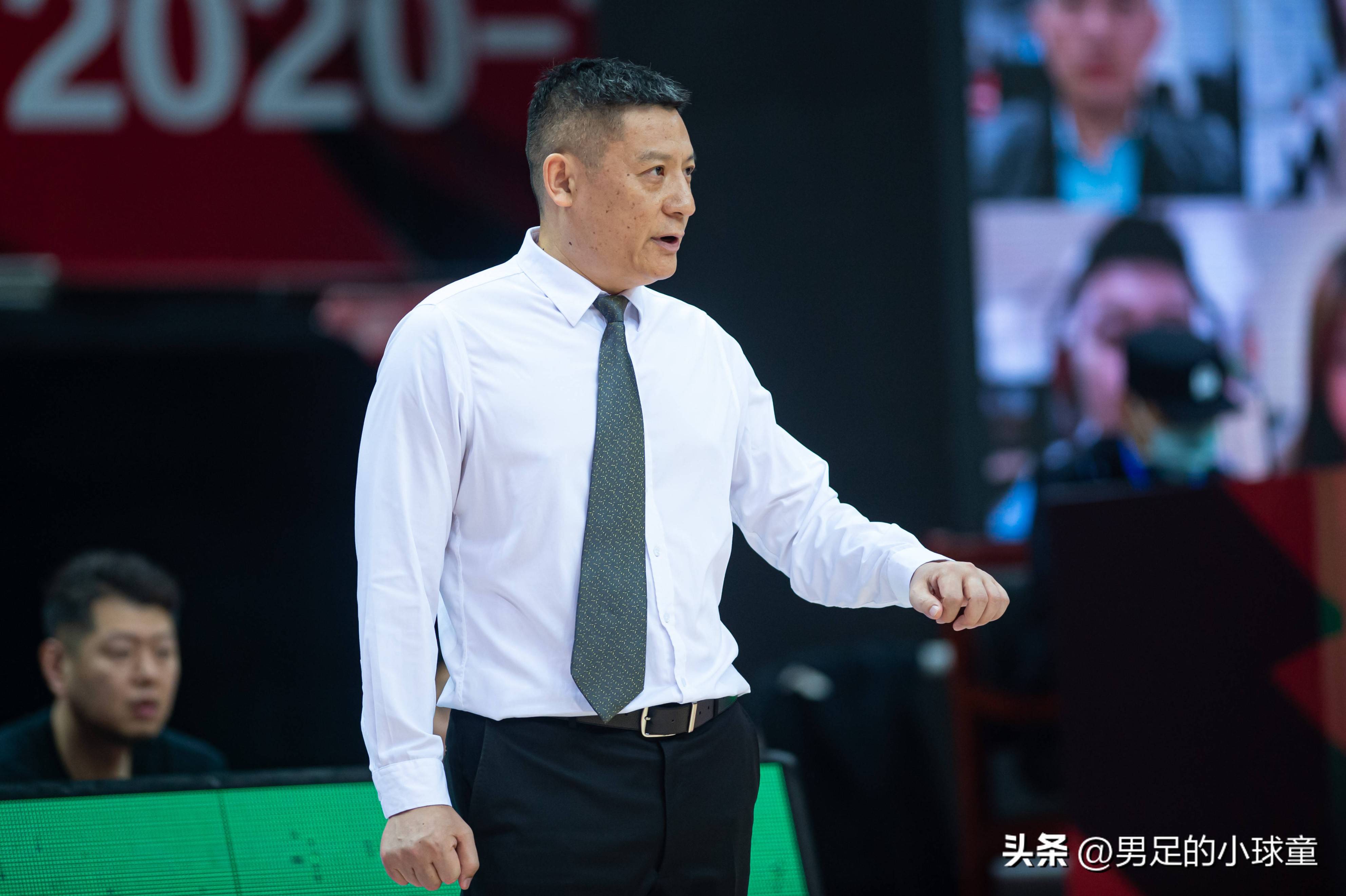 九游娱乐官网-关键时刻CBA季后赛传出新动向，本菲卡回应争议，管理层表态——态度坚定，赛程密集仍需轮换的简单介绍